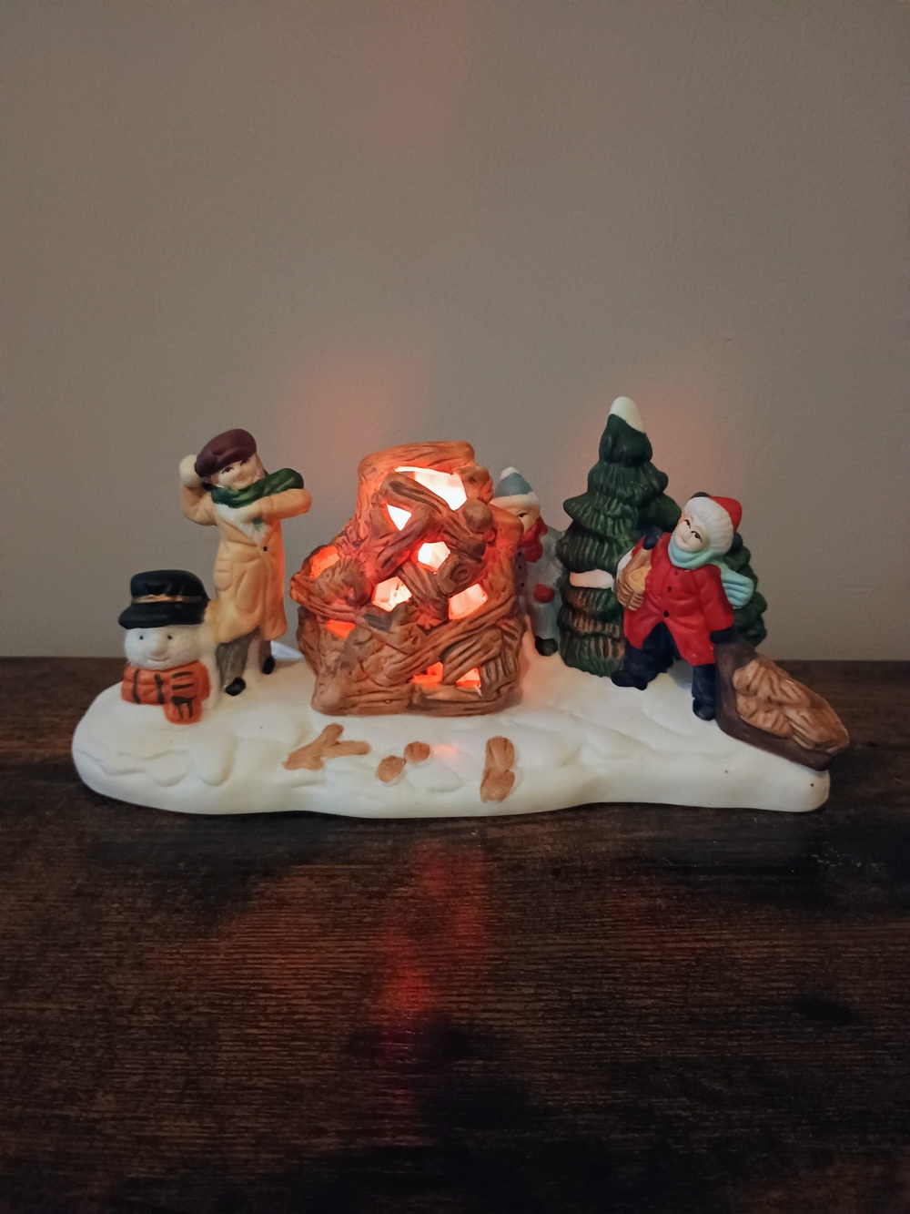 Dickens Collectables Porcelain Illuminated Campfire Christmas Village w/ Cord